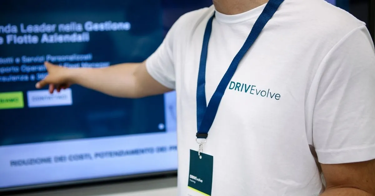 istruttore drivevolve spiega come ridurre consumi ed emissioni della flotta aziendale